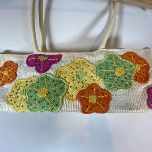 Floral Woven Women's  Embroidered Floral Accents Cream Straw Shoulder Bag - Picture 4 of 8